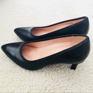 Naturalizer black leather pumps, 2.5 inch heel